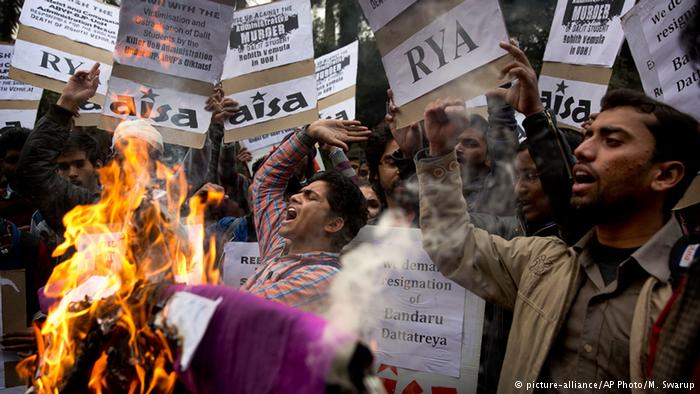 Student`s suicide prompts protests, investigation in India